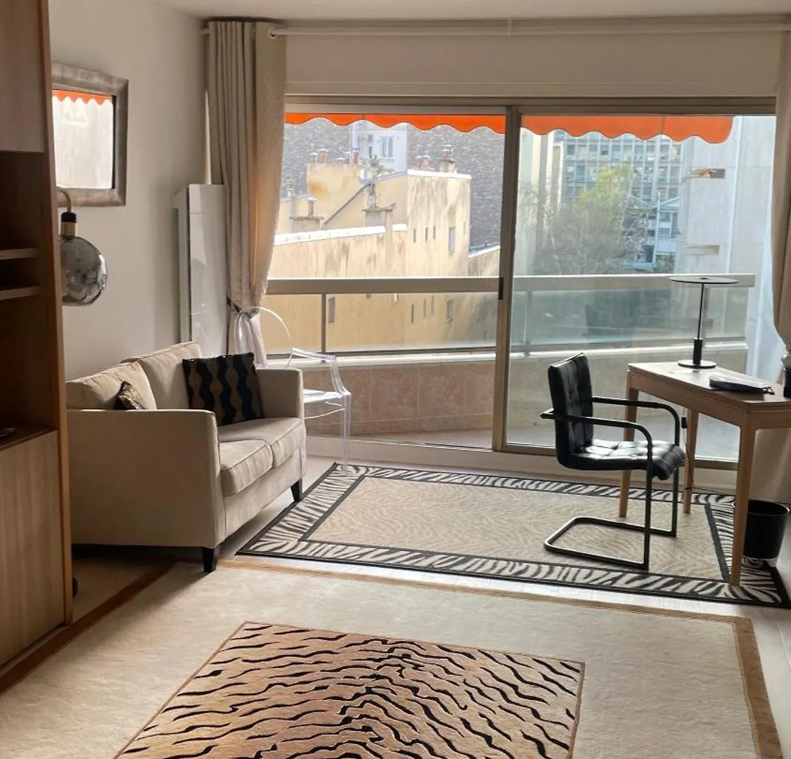 Контакты Un Studio De Luxe Les Champs Elysees